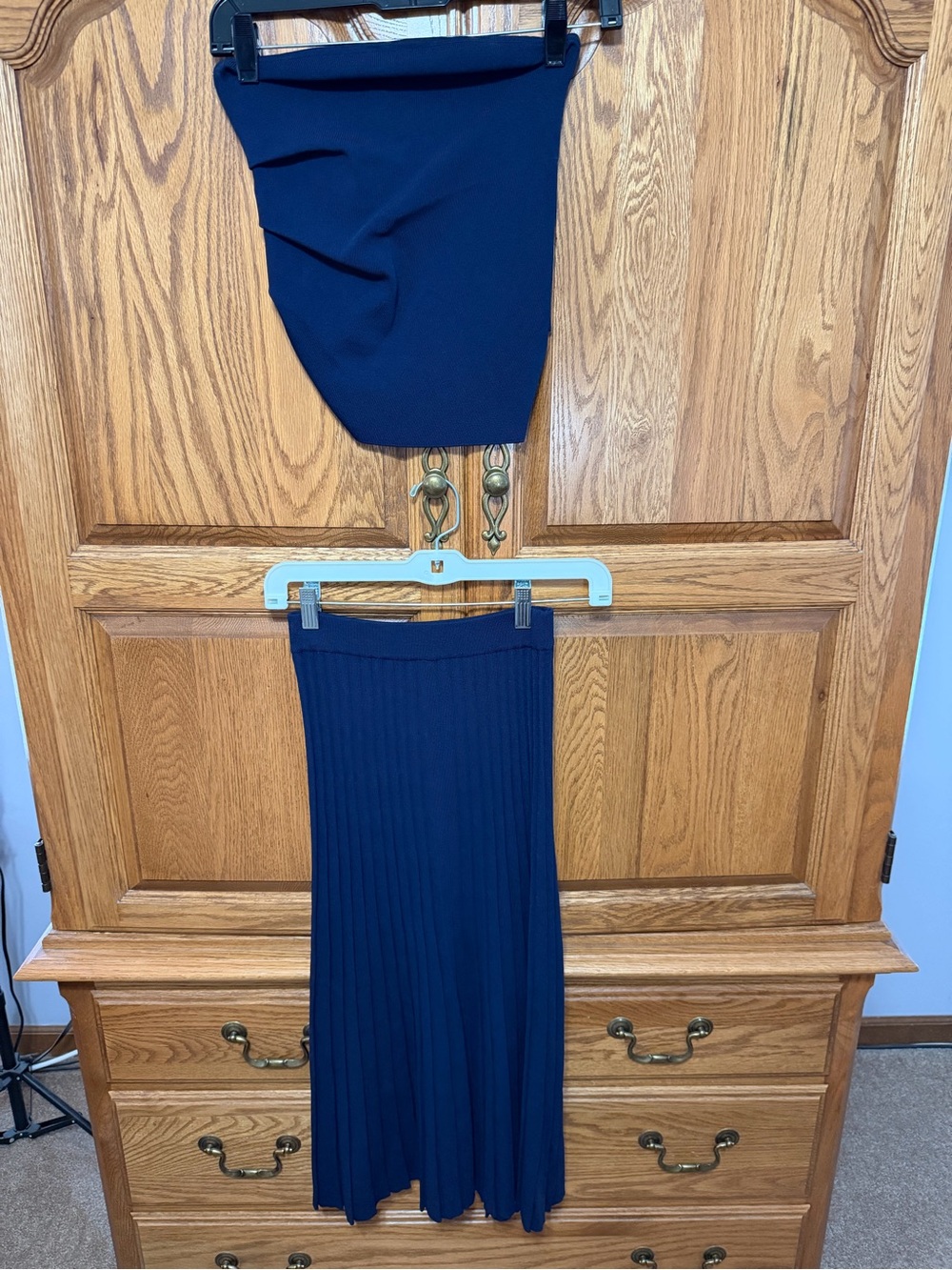 Hyacinth House Hathaway Knit‎ Two Piece Set XXS Navy Top Pleated Midi Skirt